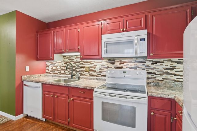 124 College St 2, South Hadley, MA 01075