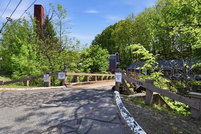 124 College St 2, South Hadley, MA 01075