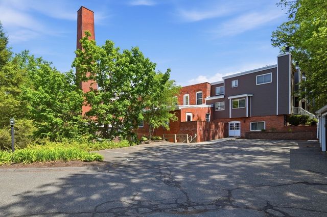 124 College St 2, South Hadley, MA 01075