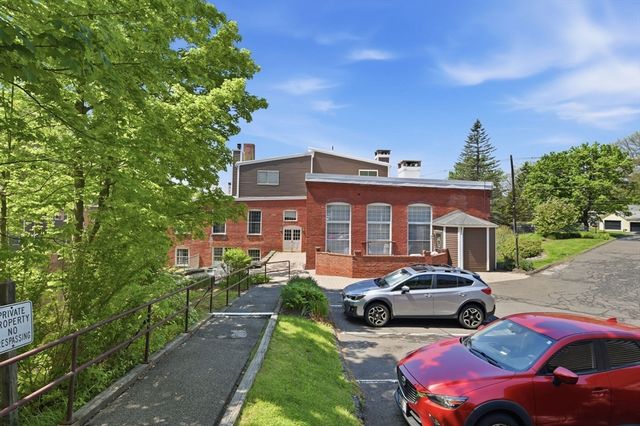 124 College St 2, South Hadley, MA 01075