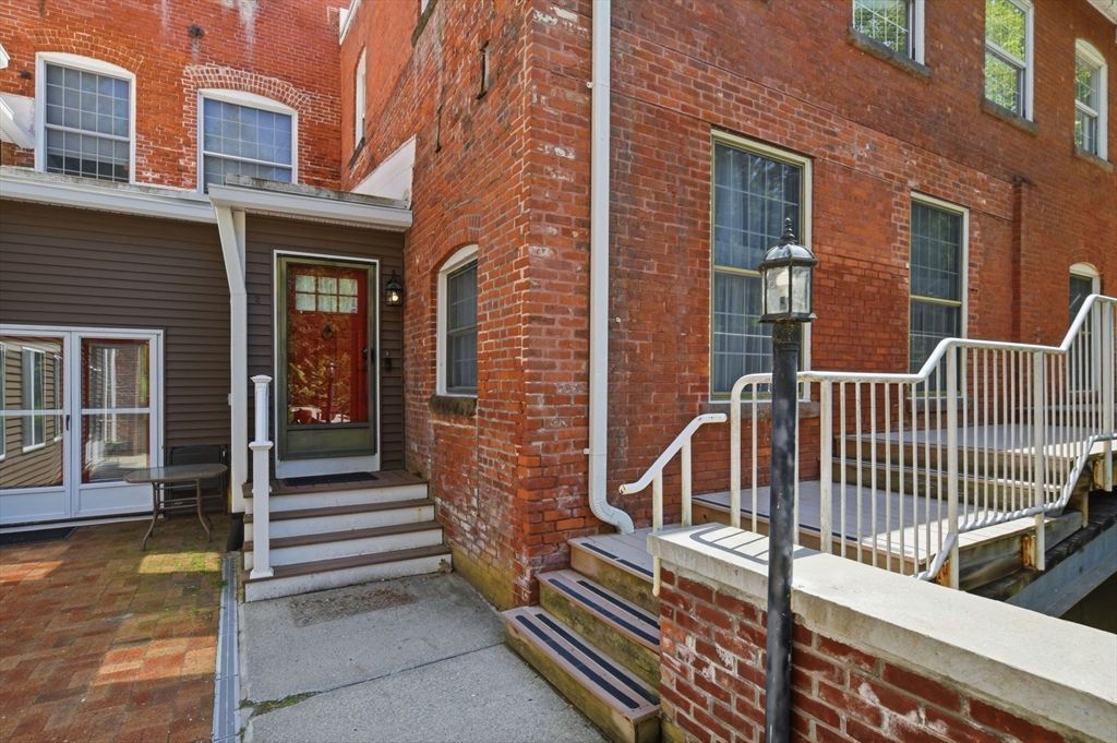 124 College St 2, South Hadley, MA 01075