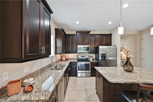 3571 Canopy CIR, Naples, FL 34120