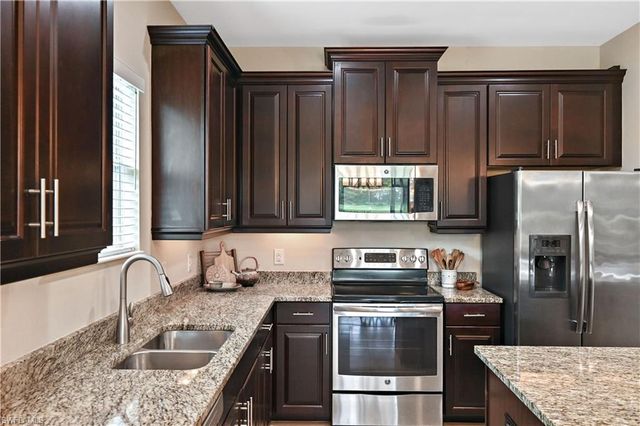 3571 Canopy CIR, Naples, FL 34120