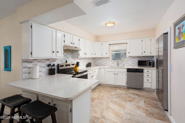 200 1ST Avenue, Welaka, FL 32193