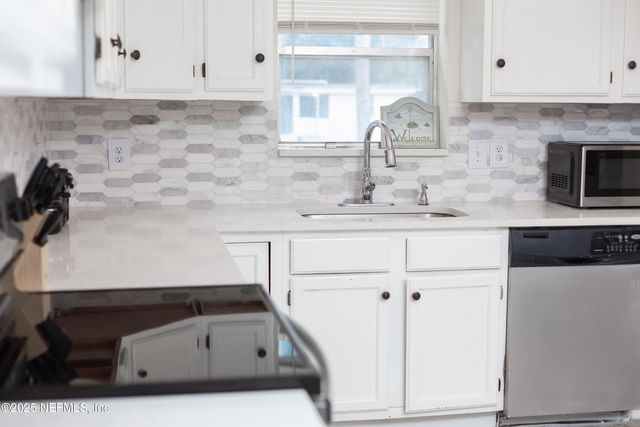 200 1ST Avenue, Welaka, FL 32193