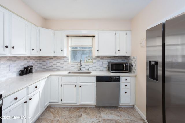 200 1ST Avenue, Welaka, FL 32193