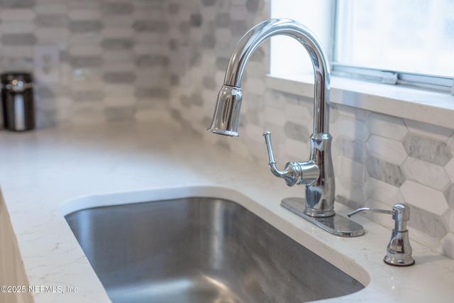 200 1ST Avenue, Welaka, FL 32193