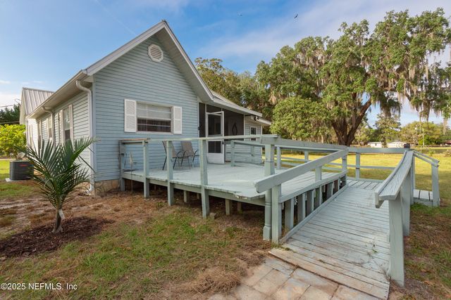 200 1ST Avenue, Welaka, FL 32193