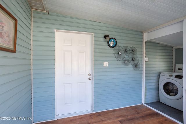 200 1ST Avenue, Welaka, FL 32193