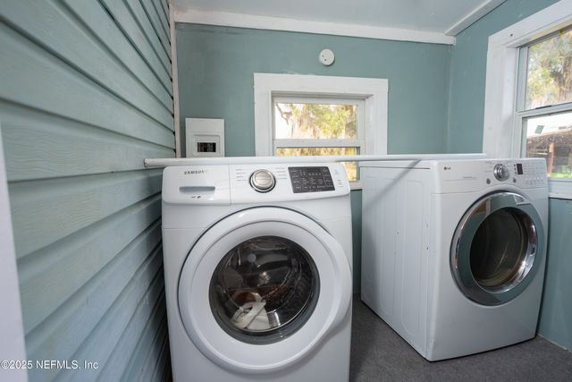 200 1ST Avenue, Welaka, FL 32193