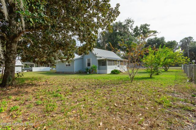 200 1ST Avenue, Welaka, FL 32193