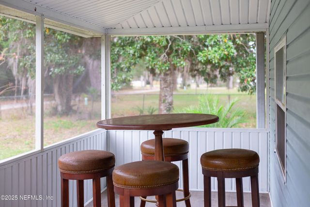 200 1ST Avenue, Welaka, FL 32193