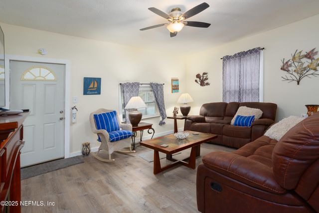 200 1ST Avenue, Welaka, FL 32193