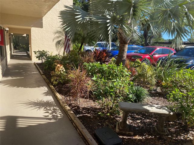 435 30TH AVENUE W D103, Bradenton, FL 34205