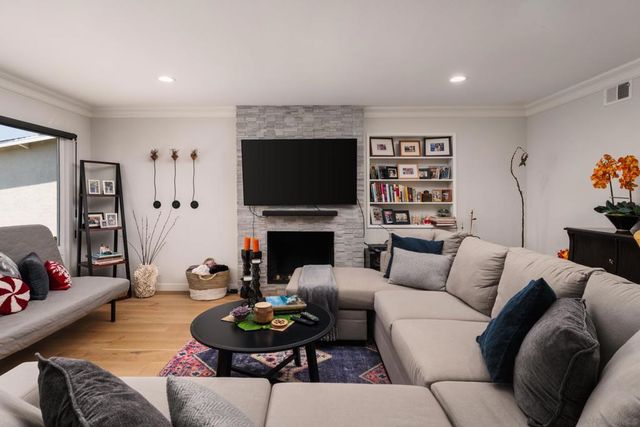 2435 Frankfort, San Diego, CA 92110