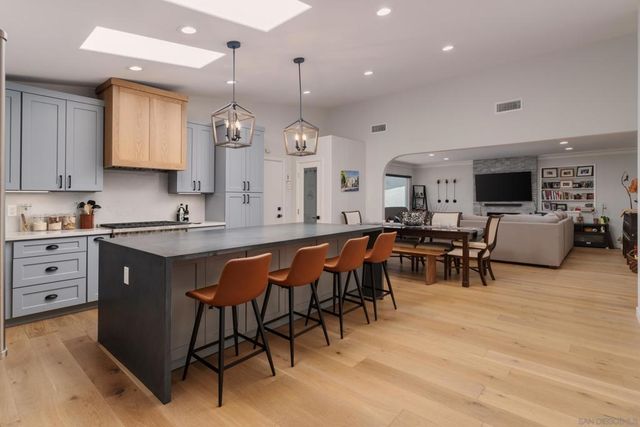 2435 Frankfort, San Diego, CA 92110