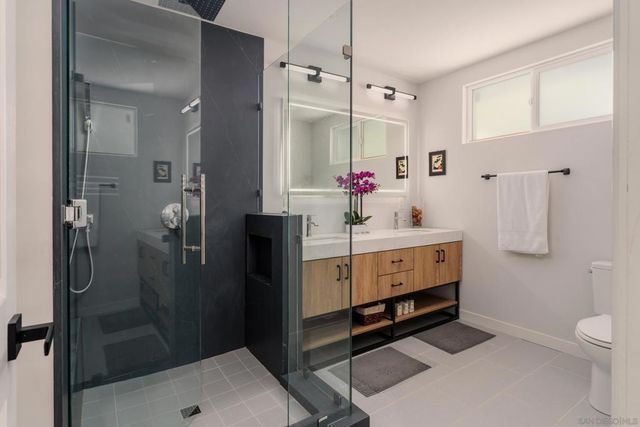 2435 Frankfort, San Diego, CA 92110