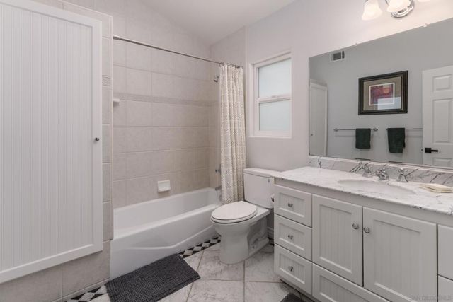 2435 Frankfort, San Diego, CA 92110