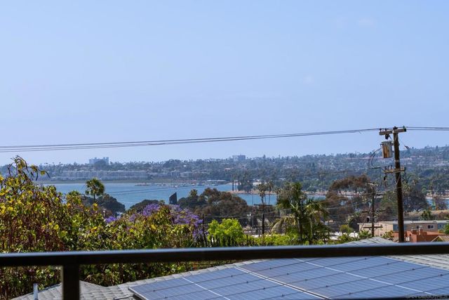 2435 Frankfort, San Diego, CA 92110