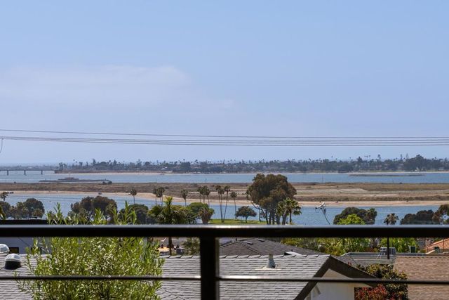 2435 Frankfort, San Diego, CA 92110
