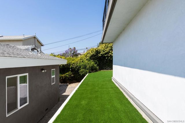2435 Frankfort, San Diego, CA 92110