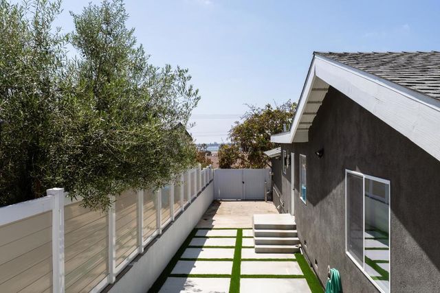 2435 Frankfort, San Diego, CA 92110
