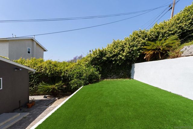 2435 Frankfort, San Diego, CA 92110