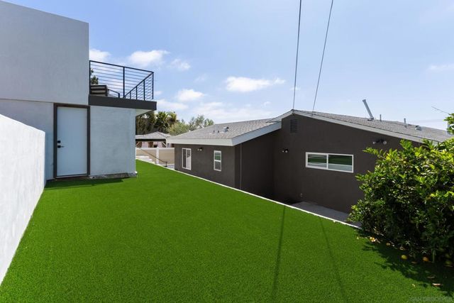 2435 Frankfort, San Diego, CA 92110