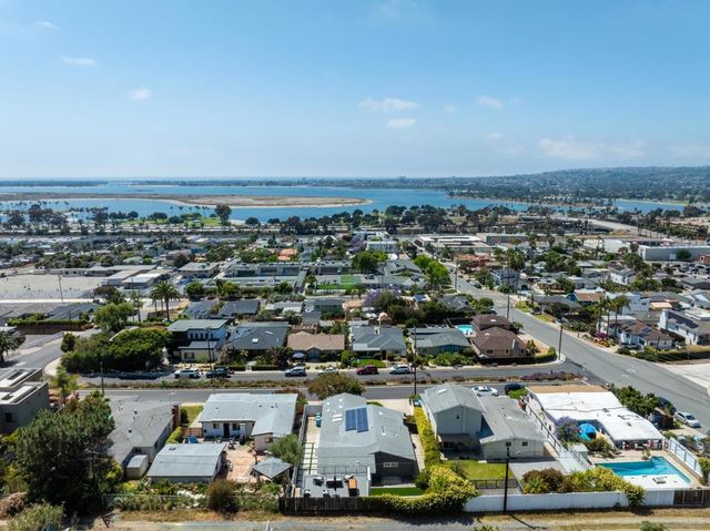 2435 Frankfort, San Diego, CA 92110