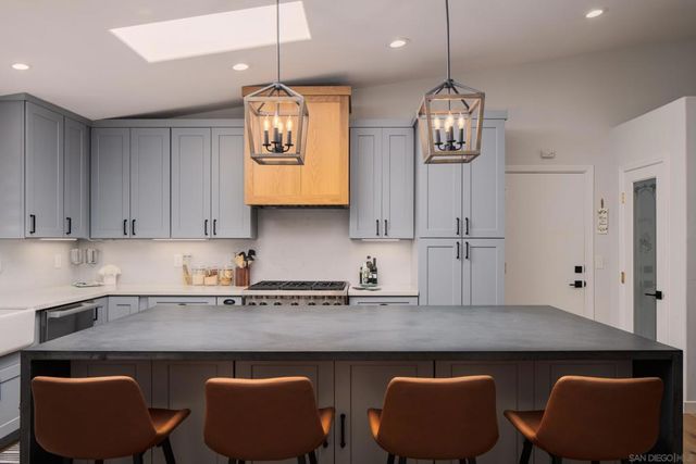 2435 Frankfort, San Diego, CA 92110