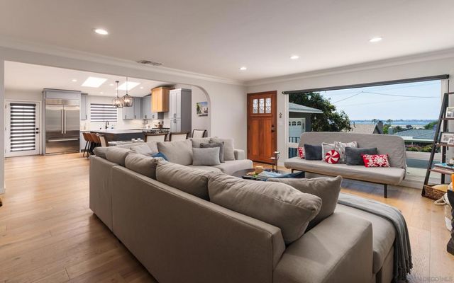 2435 Frankfort, San Diego, CA 92110