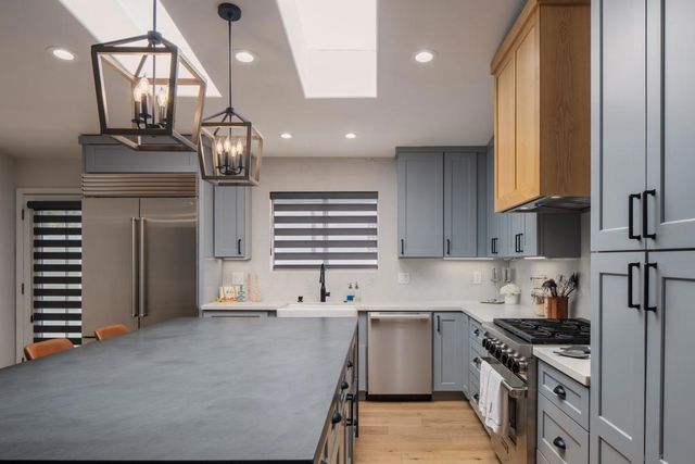 2435 Frankfort, San Diego, CA 92110