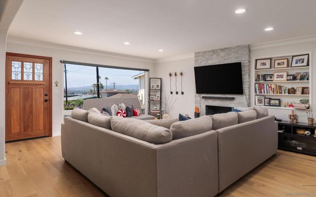 2435 Frankfort, San Diego, CA 92110