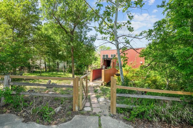 20 N Peak RD, West Lake Hills, TX 78746