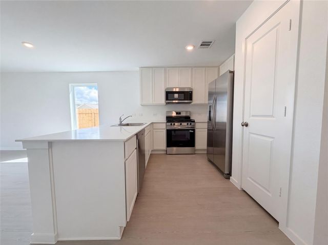 200 Bennett Street, Angleton, TX 77515