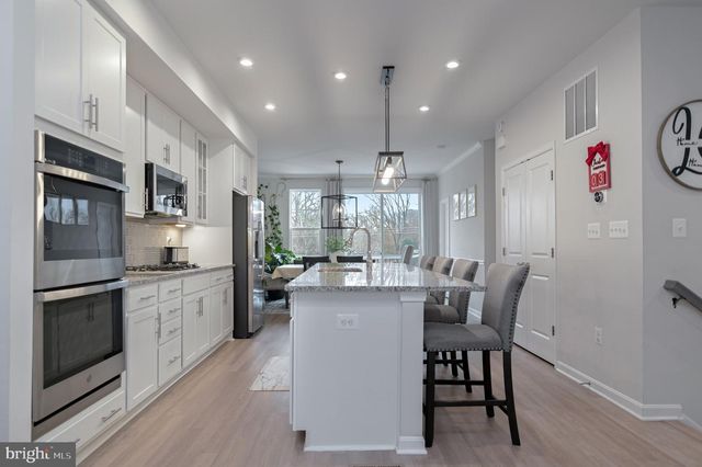 18245 SUMMIT POINTE DR, Triangle, VA 22172