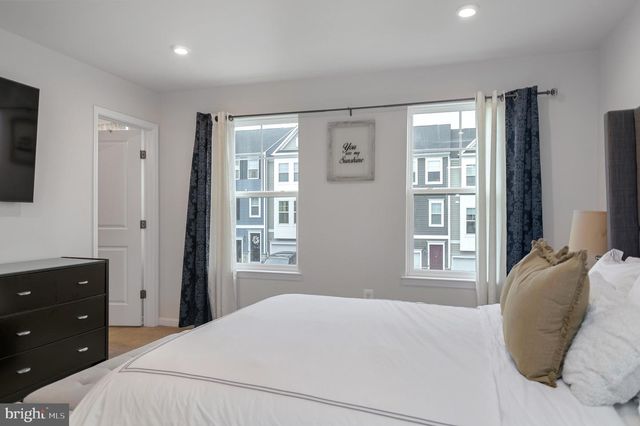 18245 SUMMIT POINTE DR, Triangle, VA 22172