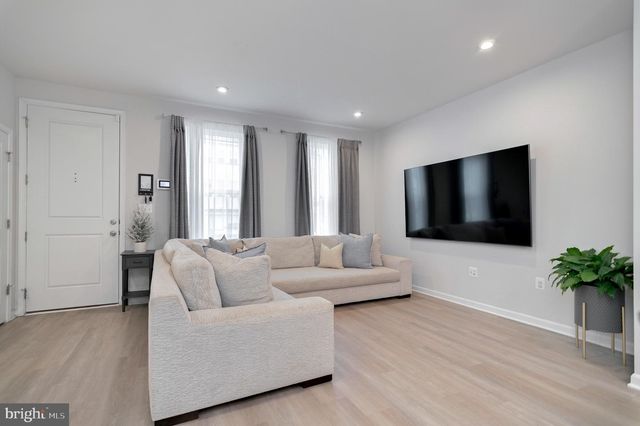 18245 SUMMIT POINTE DR, Triangle, VA 22172