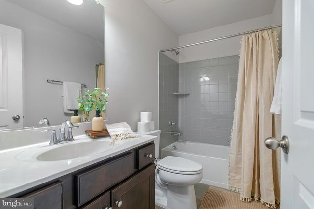 18245 SUMMIT POINTE DR, Triangle, VA 22172