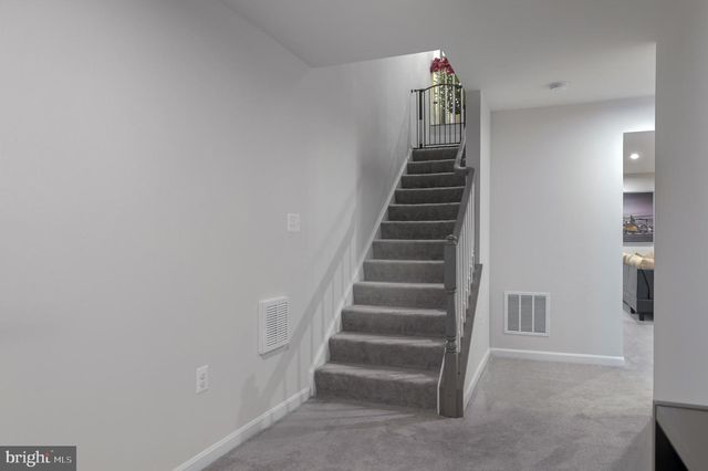 18245 SUMMIT POINTE DR, Triangle, VA 22172