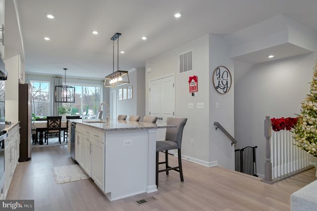 18245 SUMMIT POINTE DR, Triangle, VA 22172