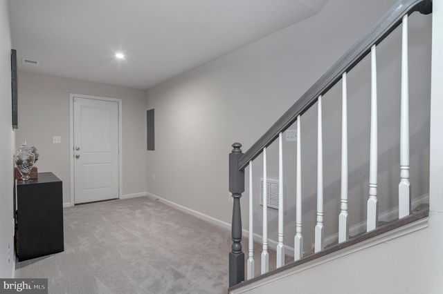 18245 SUMMIT POINTE DR, Triangle, VA 22172