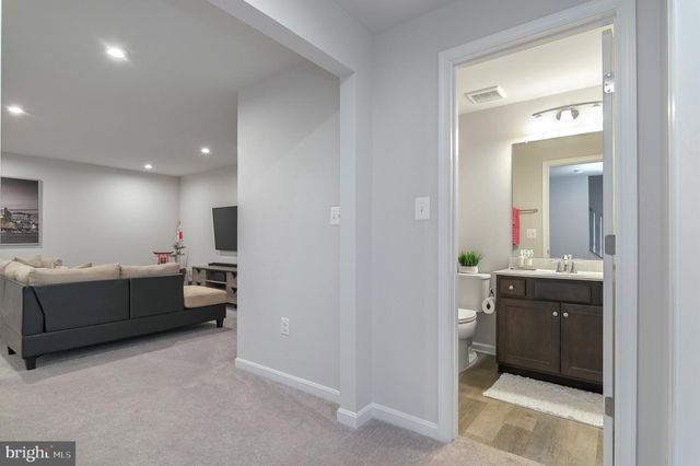 18245 SUMMIT POINTE DR, Triangle, VA 22172