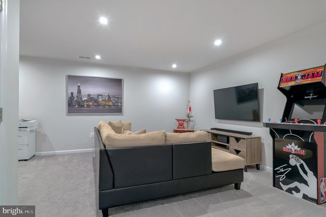 18245 SUMMIT POINTE DR, Triangle, VA 22172