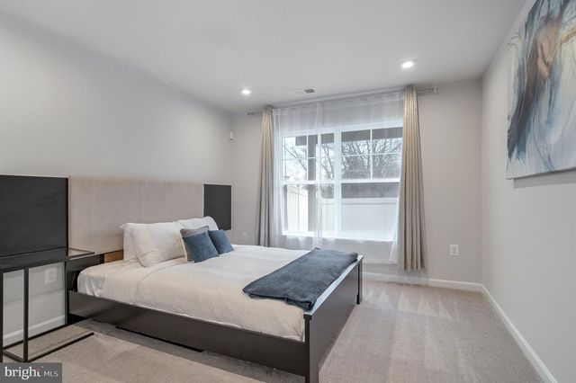 18245 SUMMIT POINTE DR, Triangle, VA 22172