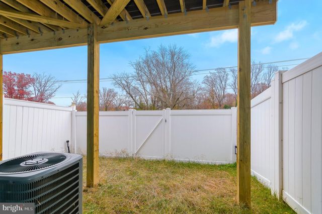 18245 SUMMIT POINTE DR, Triangle, VA 22172