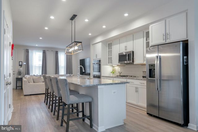 18245 SUMMIT POINTE DR, Triangle, VA 22172