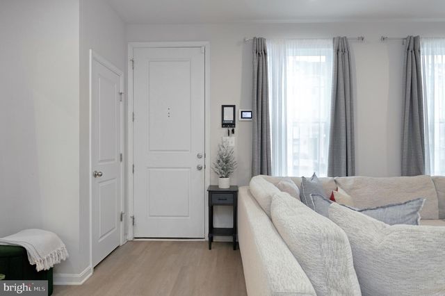 18245 SUMMIT POINTE DR, Triangle, VA 22172