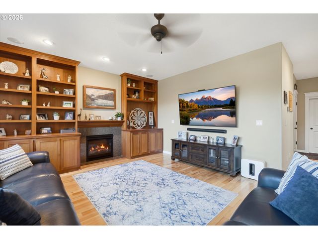4913 E MASTERS Dr, Newberg, OR 97132