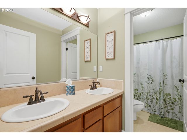 4913 E MASTERS Dr, Newberg, OR 97132